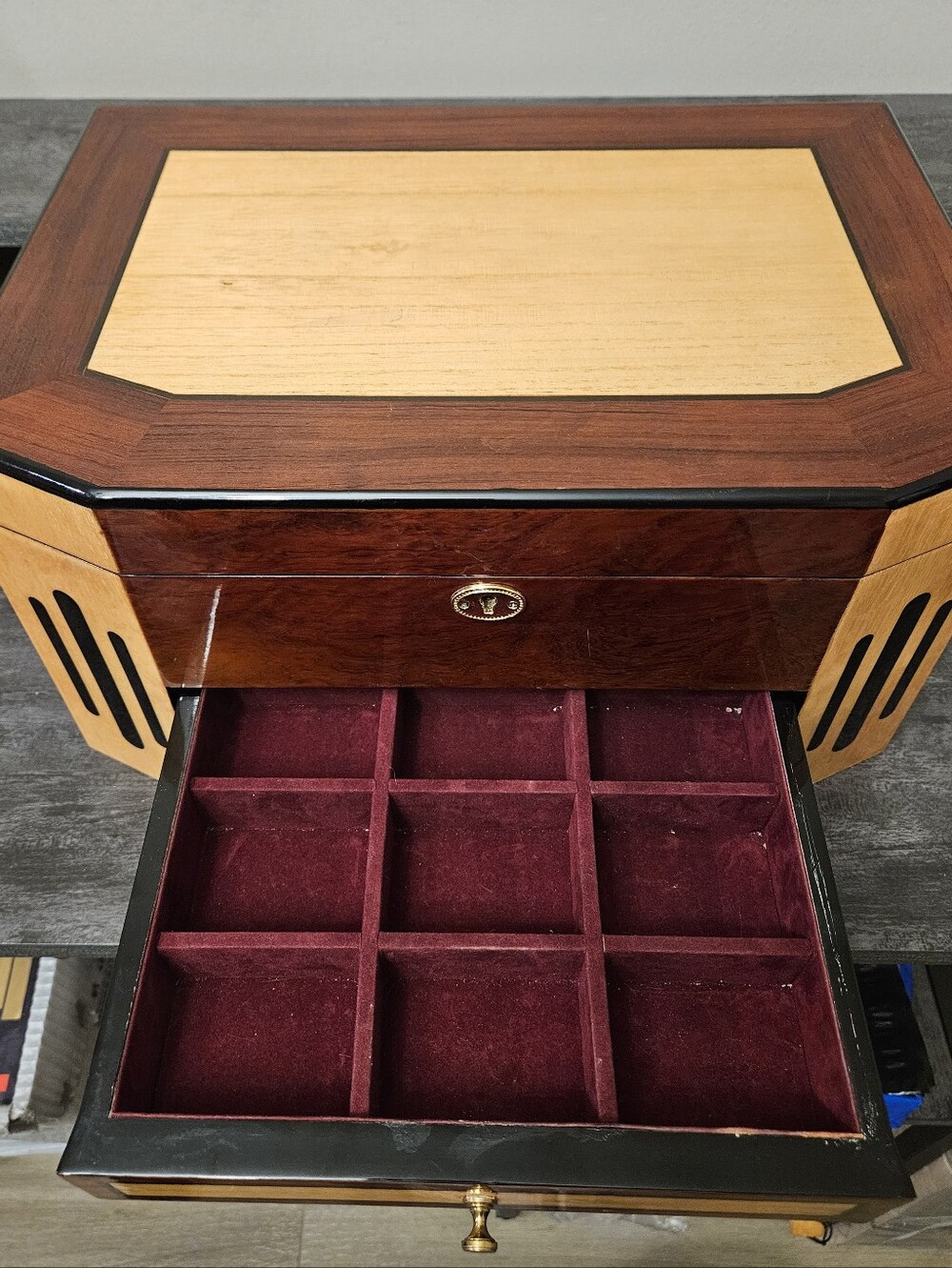 Luxury Two-Tone Wooden Jewelry Chest - Picture 4 of 13